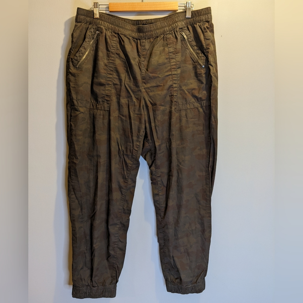 Gap XL joggers in green and brown camo